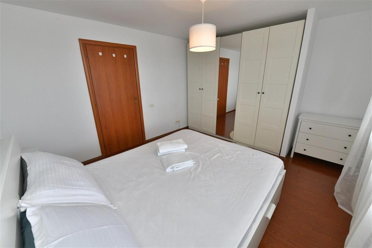 Apartament Lux 1 Mai Pod Bükreş Dış mekan fotoğraf