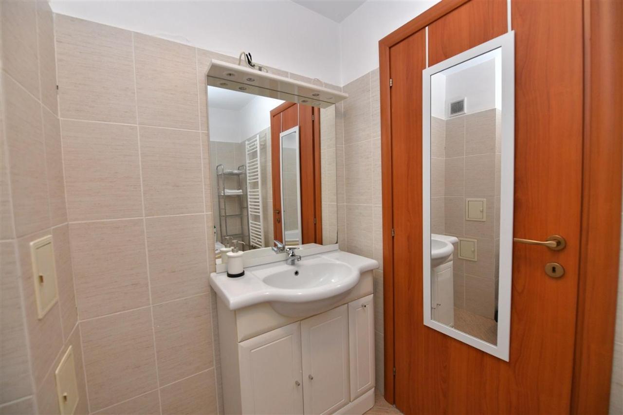 Apartament Lux 1 Mai Pod Bükreş Dış mekan fotoğraf